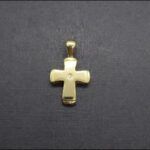 Cruz lisa oro amarillo 18k con punta de brillante