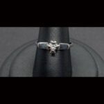 Anillo oro blanco 18k con brillante central de 0,05qtes, nº 11