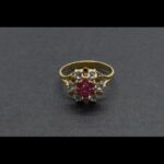 Anillo oro amarillo 18k nº17 formando roseta con circonitas blancas y piedras corintas