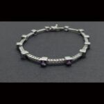 Pulsera oro blanco 18k con circonitas blancas y piedras lilas, 17,5 cm