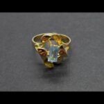 Anillo oro amarillo 18k nº 17 con piedra engarzada color celeste