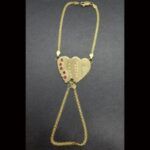 Manita oro amarillo 18k con forma de corazón con circonitas rosas 20 cm