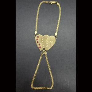 Manita oro amarillo 18k con forma de corazón con circonitas rosas 20 cm