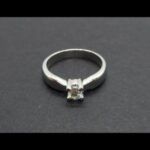 Anillo oro blanco de 18k tipo solitario con brillante de 0,3 qtes nº 16