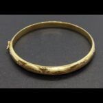 Pulsera oro amarillo tipo caña con dibujo