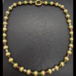 Gargantilla oro amarillo 18k con bolas en oro mate decorado con piedras de distintos colores 46 cm