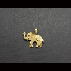 Colgante oro amarillo 18k con forma de elefante con circonitas blancas y roja