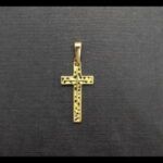 Cruz oro amarillo 18k pequeña labrada