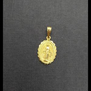 Medalla oro amarillo 18k con imagen de virgen con forma ovalada