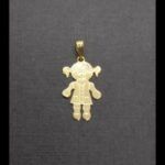 Colgante oro amarillo 18k con forma de niña