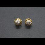 Pendientes oro amarillo y blanco 18k redondos con circonitas, cierre tipo mariposa