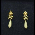 Pendientes oro amarillo 18k con piñón en color beig
