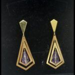 Pendientes largos oro amarillo 18k con piedras color lila,cierre a presión