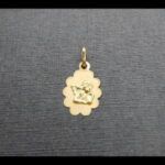 Medalla oro amarillo 18k con imagen de angel pensando