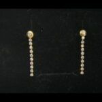 Pendientes oro amarillo 18k, largos con circonitas blancas, cierre tipo mariposa