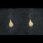 Pendientes oro amarillo 18k forma gota con circonitas blancas, cierre a presión