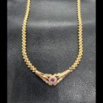 Gargantilla oro amarillo 18k de 42 cm  parte central con un rubí y circonitas blancas