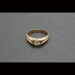 Anillo forma solitario oro amarillo 18k con brillante de 0,20qt