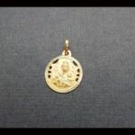 Medalla oro amarillo 18k de la Virgen del Carmen con niño