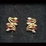 Pendientes oro amarillo 18k formando hojas de circonitas blancas y rosas,cierre forma mariposa