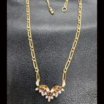 Gargantilla oro amarillo 18k con colgante decorado con circonitas blancas y corintas 42 cm
