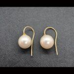 Pendientes oro amarillo 18k con perla blanca cierre forma de gancho