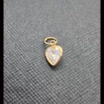 Colgante oro amarillo 18k forma corazón de circonita blanca
