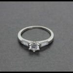 Anillo oro blanco 18k tipo solitario con circonitas nº 17