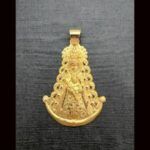 Medalla grande oro amarillo 18k de la silueta de la Virgen del Rocio