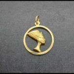 Colgante oro amarillo 18k con la imagen de una esfinge