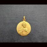 Medalla oro amarillo 18k de San Pedro