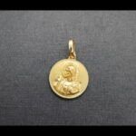 Medalla oro amarillo 18k del escapulario