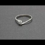 Anillo oro blanco de 18k nº 11 tipo solitario con brillante de 0,05qtes
