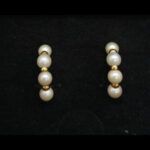 Pendientes oro amarillo 18k con perlas blancas, cierre omega
