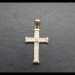 Cruz oro amarillo 18k cuajada de circonitas cuadradas