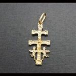 Cruz oro amarillo 18k de caravaca