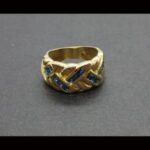Anillo oro amarillo 18k con forma entrelazada y piedras azules nº 13