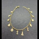 Pulsera oro amarillo 18k con colgantes de diferentes motivos 19 cm