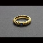 Anillo oro amarillo 18k forma rizada con piedra azul nº 11