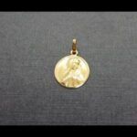 Medalla oro amarillo 18k de la Virgen Maria