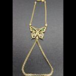 Manita oro amarillo 18k con motivo mariposa con circonitas blancas y verdes 19 cm