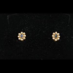 Pendientes oro amarillo 18k con circonitas blancas y piedra azul central cierre tipo omega