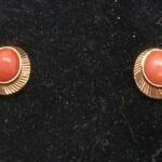 Pendientes oro amarillo 18k con piedra coral,cierre a presión