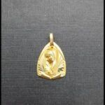 Medalla oro amarillo 18k de la Virgen niña