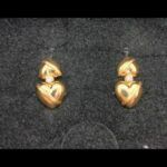 Pendientes oro amarillo 18k con forma de corazones con circonita blanca, cierre de click