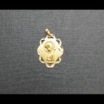 Medalla oro amarillo 18k de la virgen niña