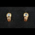 Pendientes oro amarillo 18k con piedra celeste y circonitas blancas,cierre Omega
