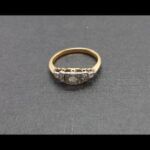 Anillo oro amarillo y parte central en oro blanco 18k nº 11,5 con brillante de 0,05 qt y puntas de brillantes