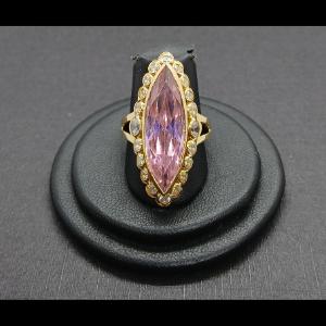 Anillo oro amarillo 18k nº 19 tipo lanzadera con piedra rosa rodeada de circonitas blancas