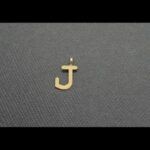 Colgante oro amarillo 18k letra J